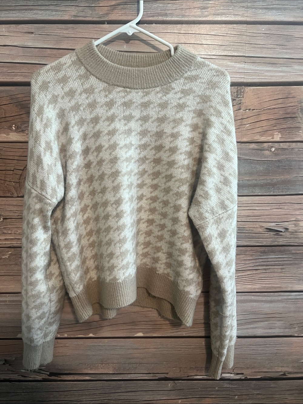Abercrombie & Fitch Beige and Cream Houndstooth Crewneck Sweater